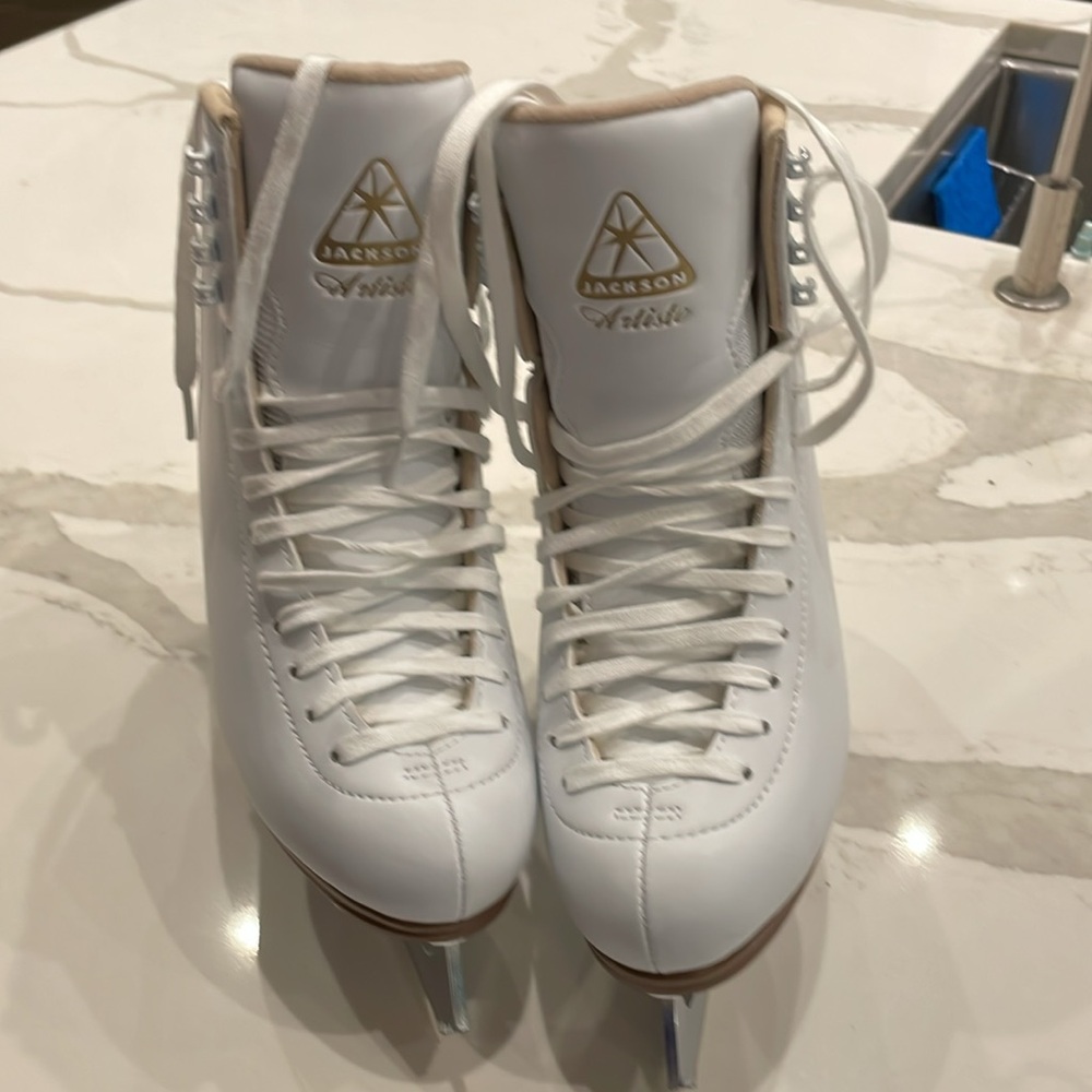 Jackson Ultima Artiste Ice Skates Size 6.5C barely used